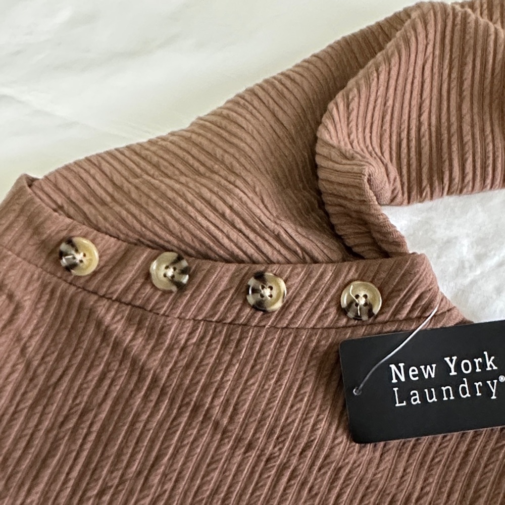 New York Laundry Tan Cowl Neck Top Size Large - Picture 8 of 8